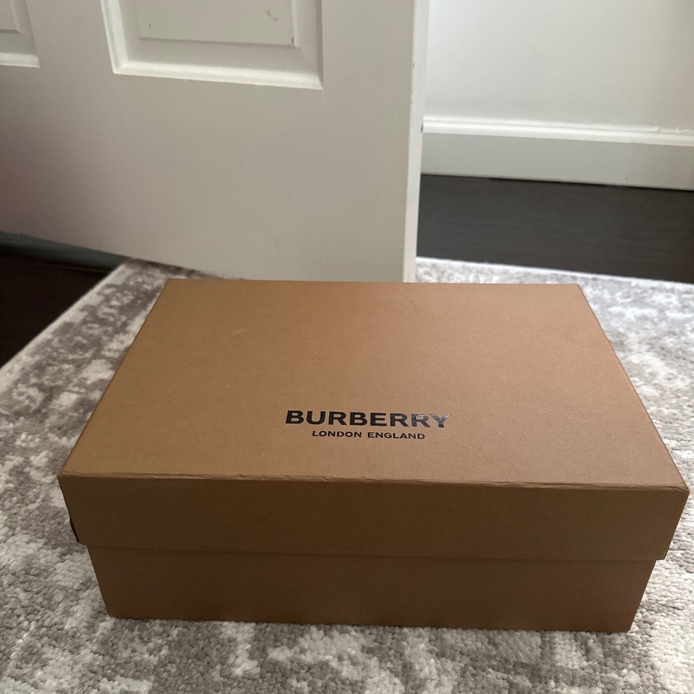 Burberry low top sneakers